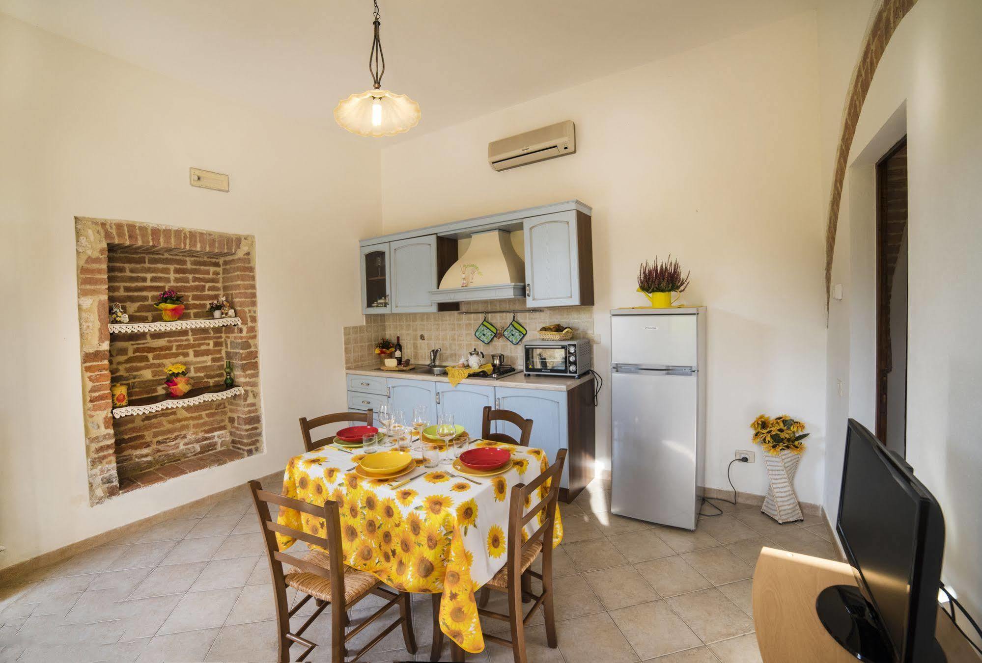 Casa Vacanze Santa Caterina Asciano Exterior foto