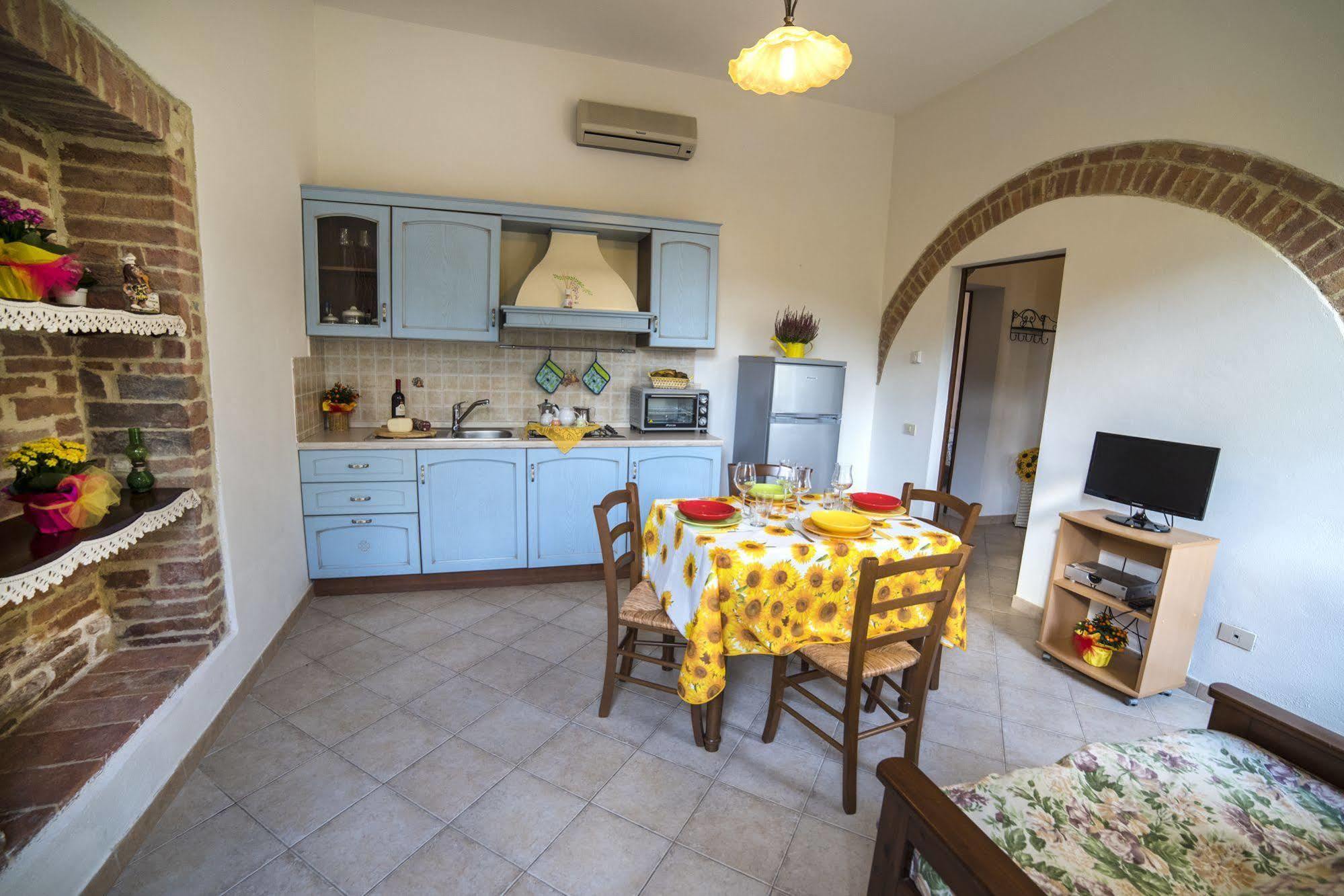 Casa Vacanze Santa Caterina Asciano Exterior foto